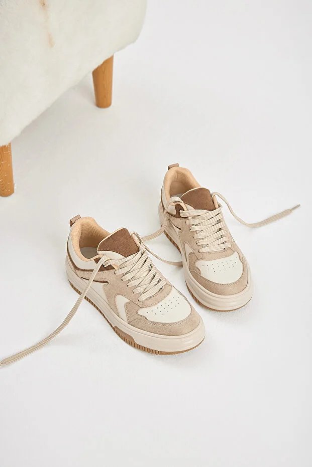 حذاء رياضي نسائي من Tonny Black