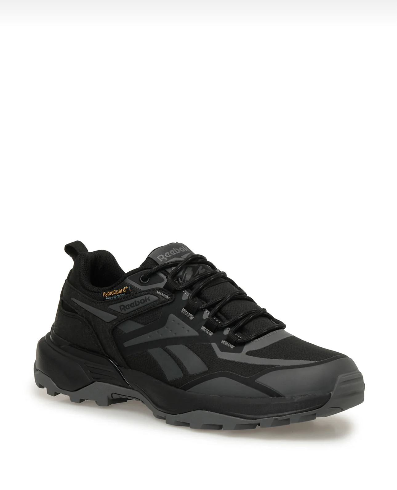 حذاء رياضي بلون أسود من Reebok