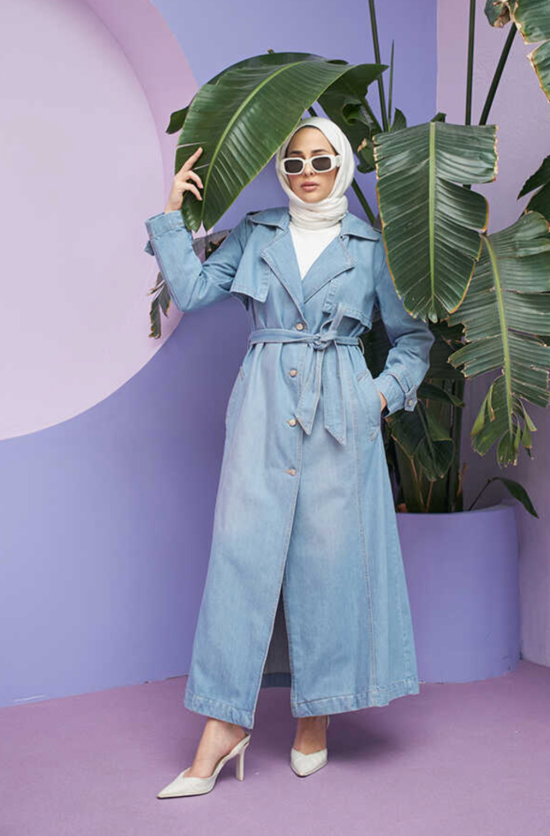 ترانشكوت جينز طويل بحزام خصر باللون الأزرق الفاتح