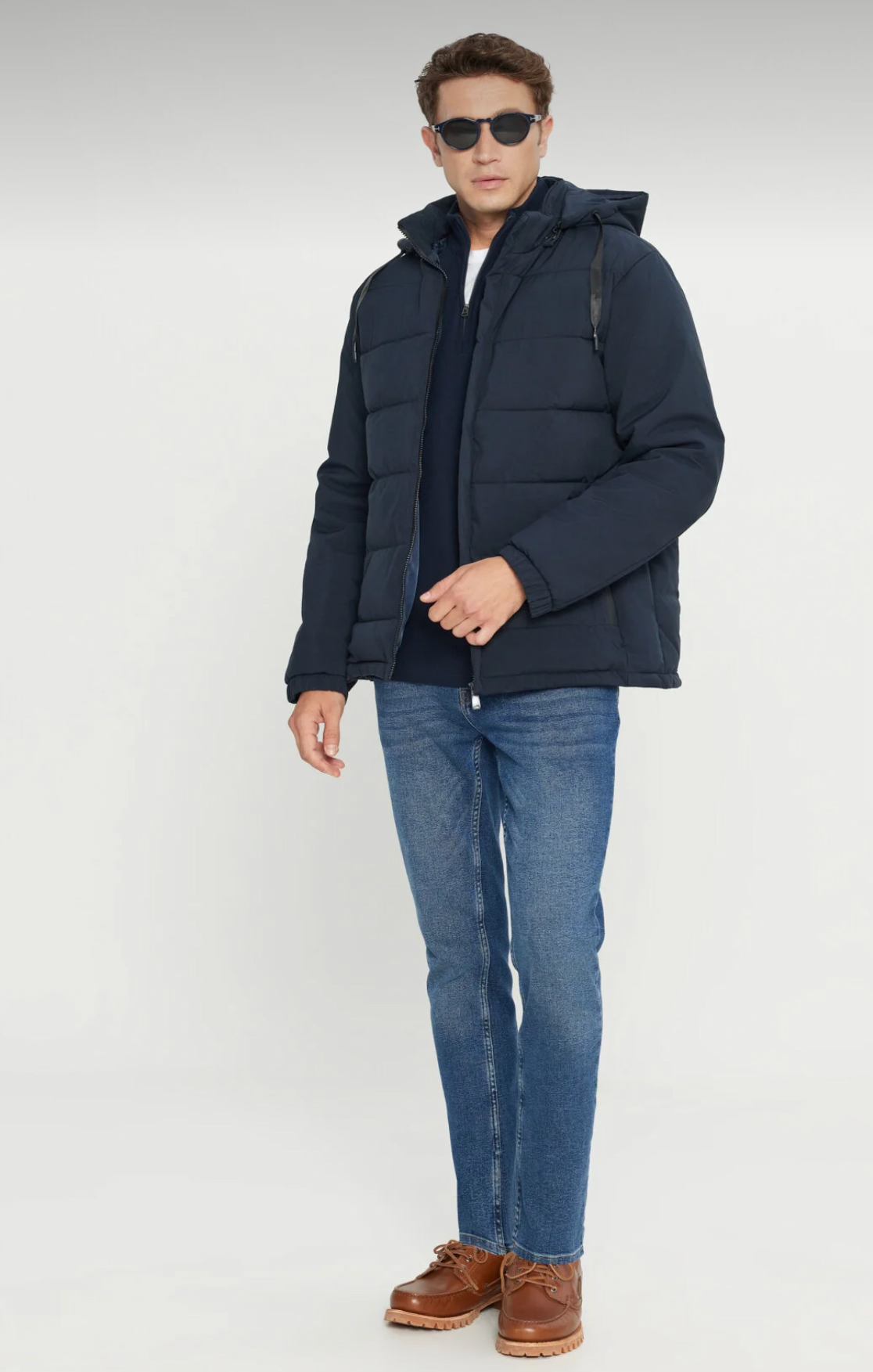 جاكيت رجالي مضاد للماء والغبار بتصميم أنيق باللون الأزرق الداكن من AC&CO