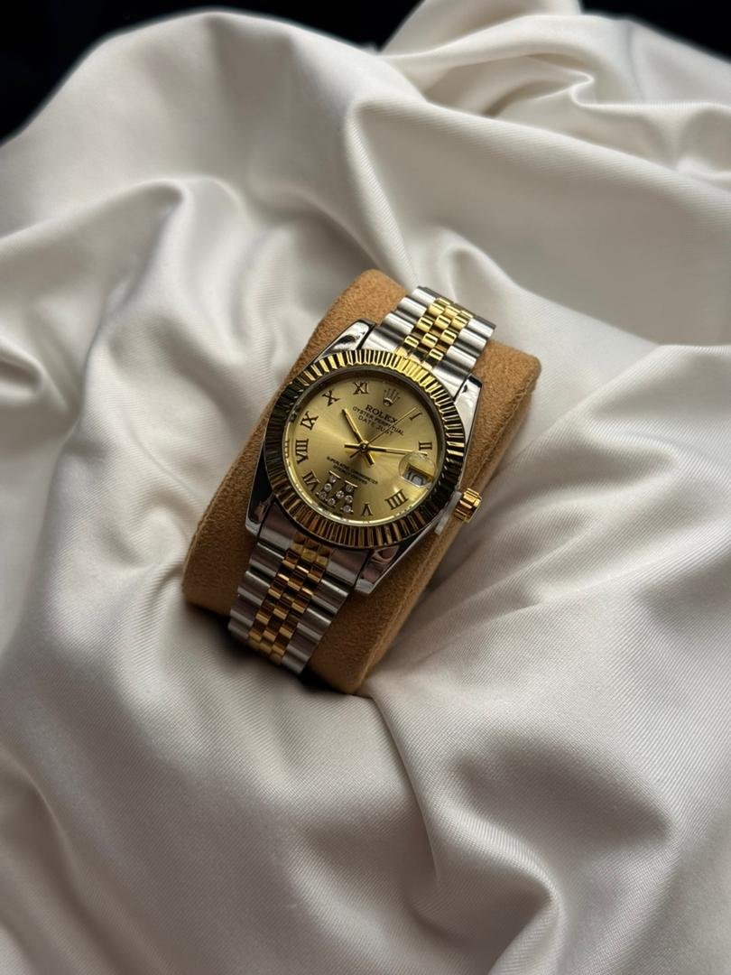 ساعة نسائية ذهبية كلاسيك – تصميم فاخر أنيق