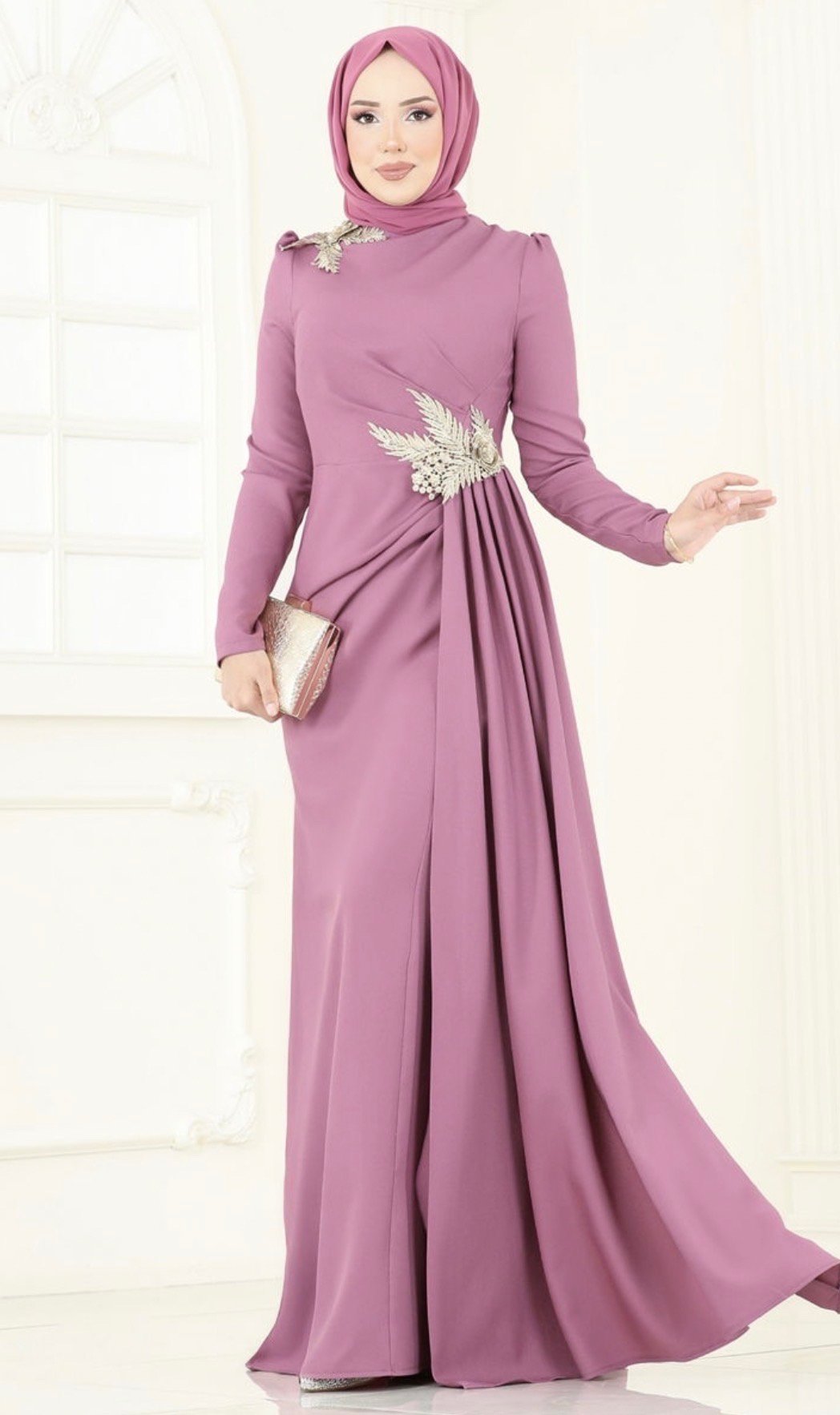 فستان سهرة بزينة دانتيل للمحجبات