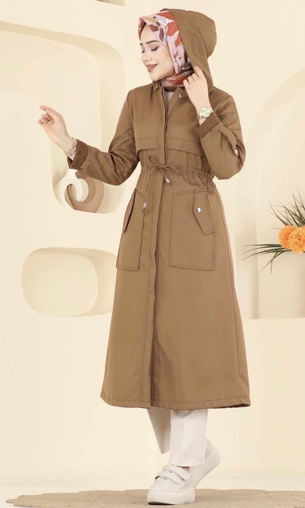 معطف طويل باللون العسلي للمحجبات