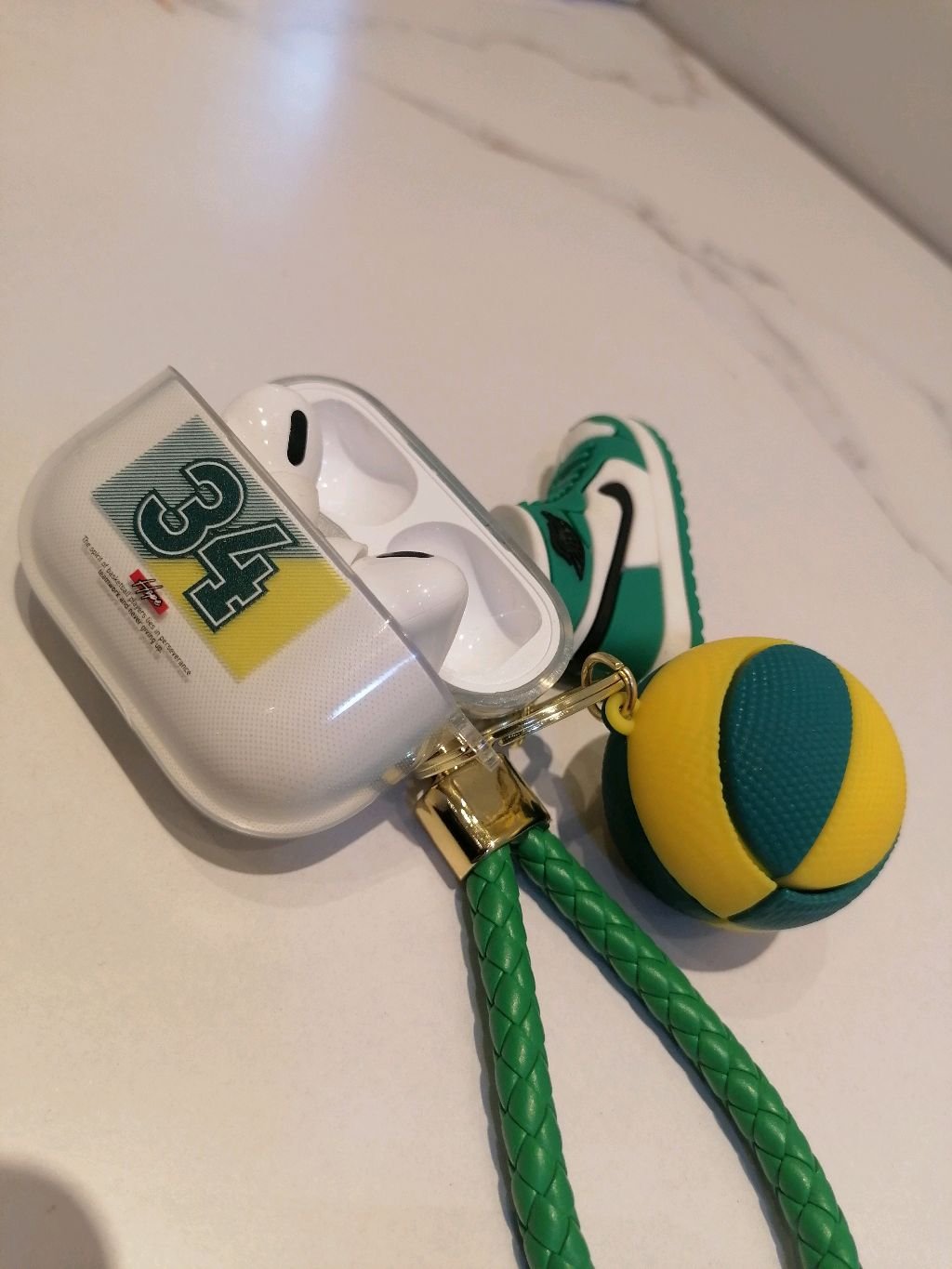 سماعات مع شكلة شبابية