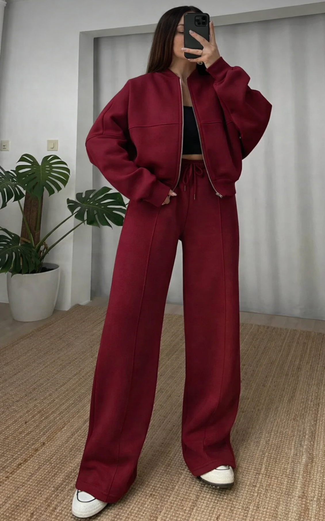 بيجاما رياضية بتصميم عصري وقصة واسعة