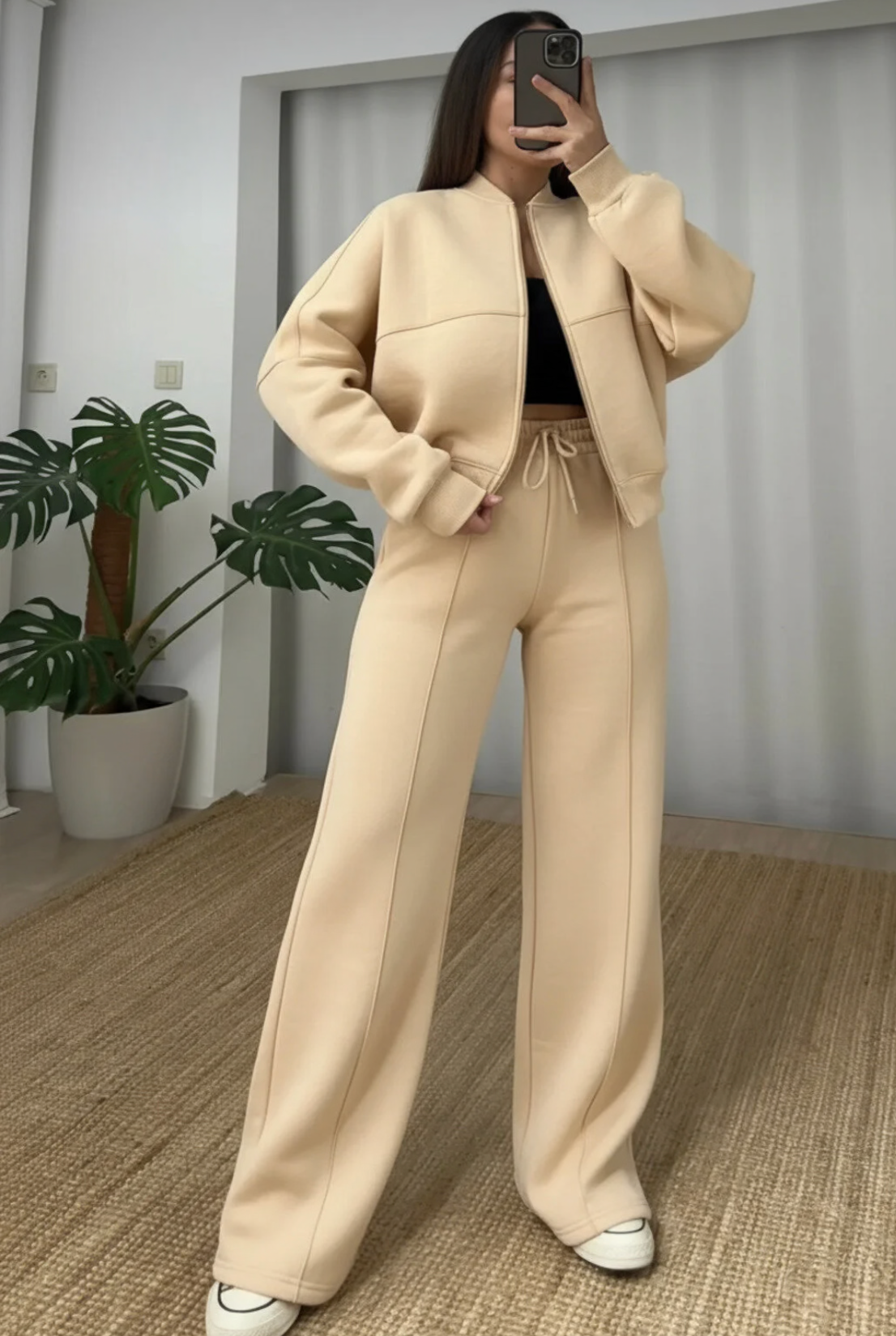 بيجاما رياضية بتصميم عصري وقصة واسعة