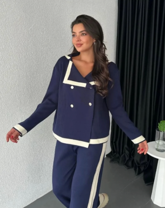 طقم تريكو بأزرار ذهبية بقصة واسعة للمحجبات